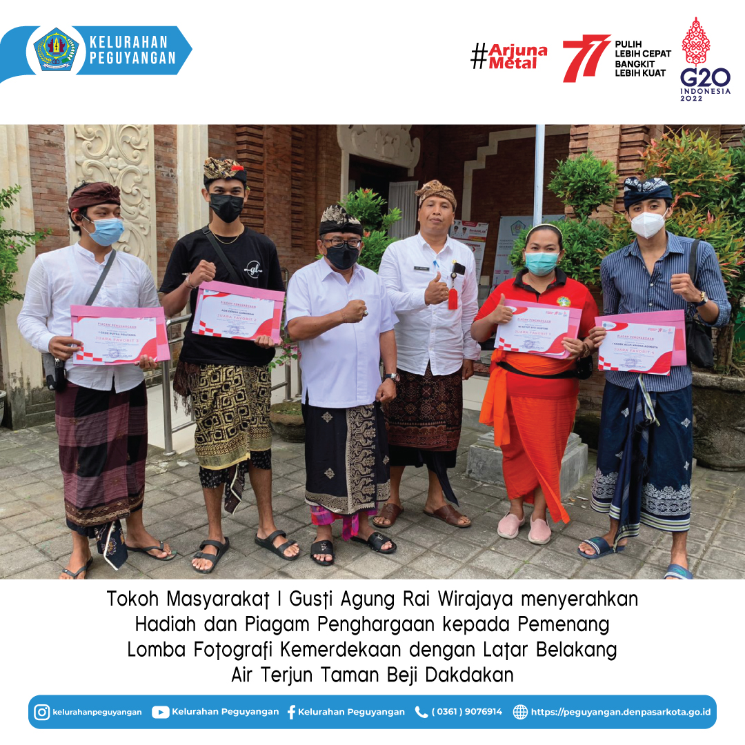 PENYERAHAN HADIAH KEPADA PEMENANG LOMBA FOTOGRAFI AIR TERJUN ARJUNA METAL