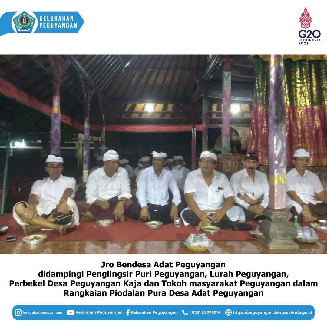 JRO BENDESA ADAT PEGUYANGAN DIDAMPINGI PENGLINGSIR PURI PEGUYANGAN, LURAH PEGUYANGAN, PERBEKEL DESA PEGUYANGAN KAJA DAN TOKOH MASYARAKAT PEGUYANGAN DALAM RANGKAIAN PIODALAN PURA DESA ADAT PEGUYANGAN