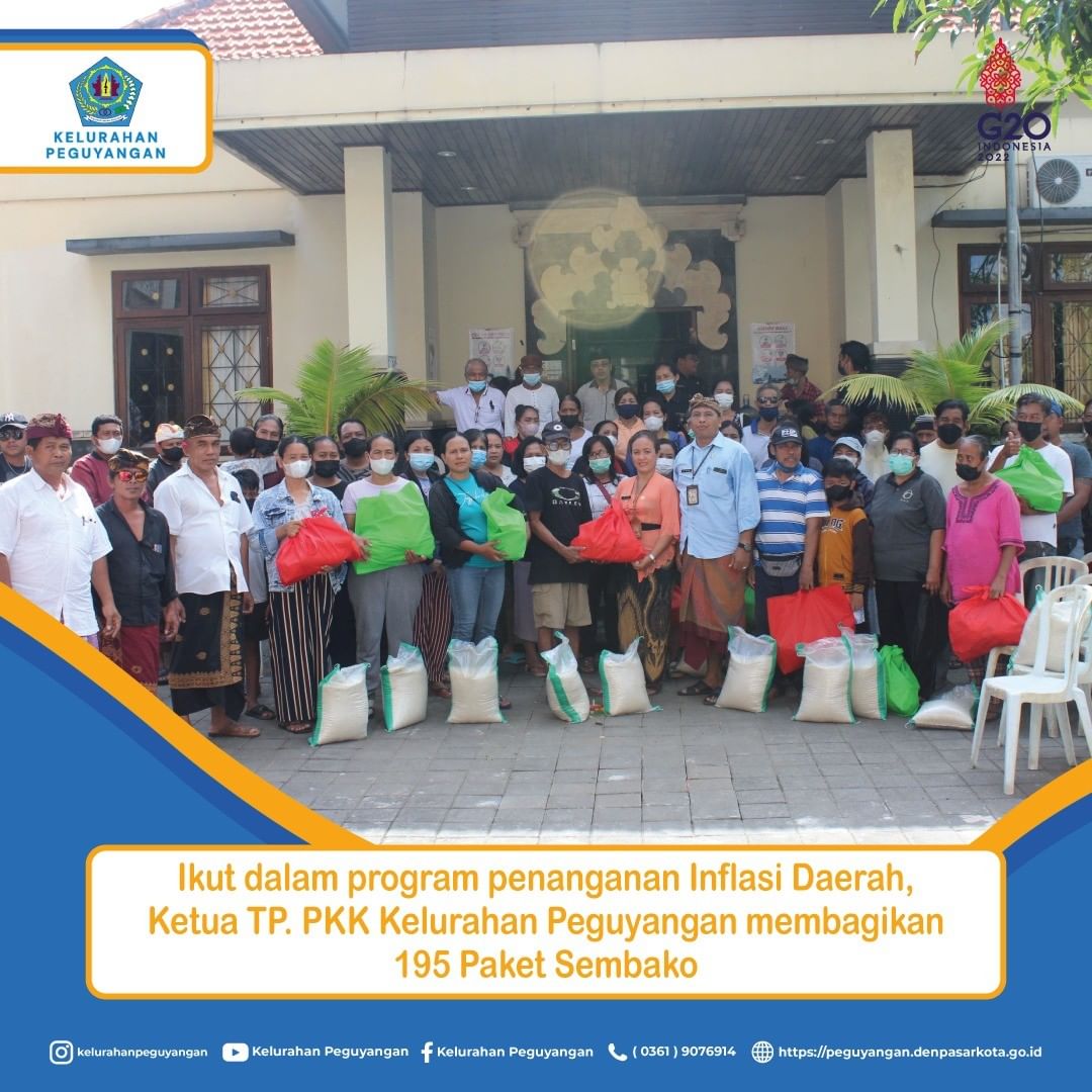 KETUA TP. PKK KELURAHAN PEGUYANGAN MEMBAGIKAN SEMBAKO KEPADA WARGA YANG TERDAMPAK INFLASI DAERAH, DI KANTOR LURAH PEGUYANGAN. 