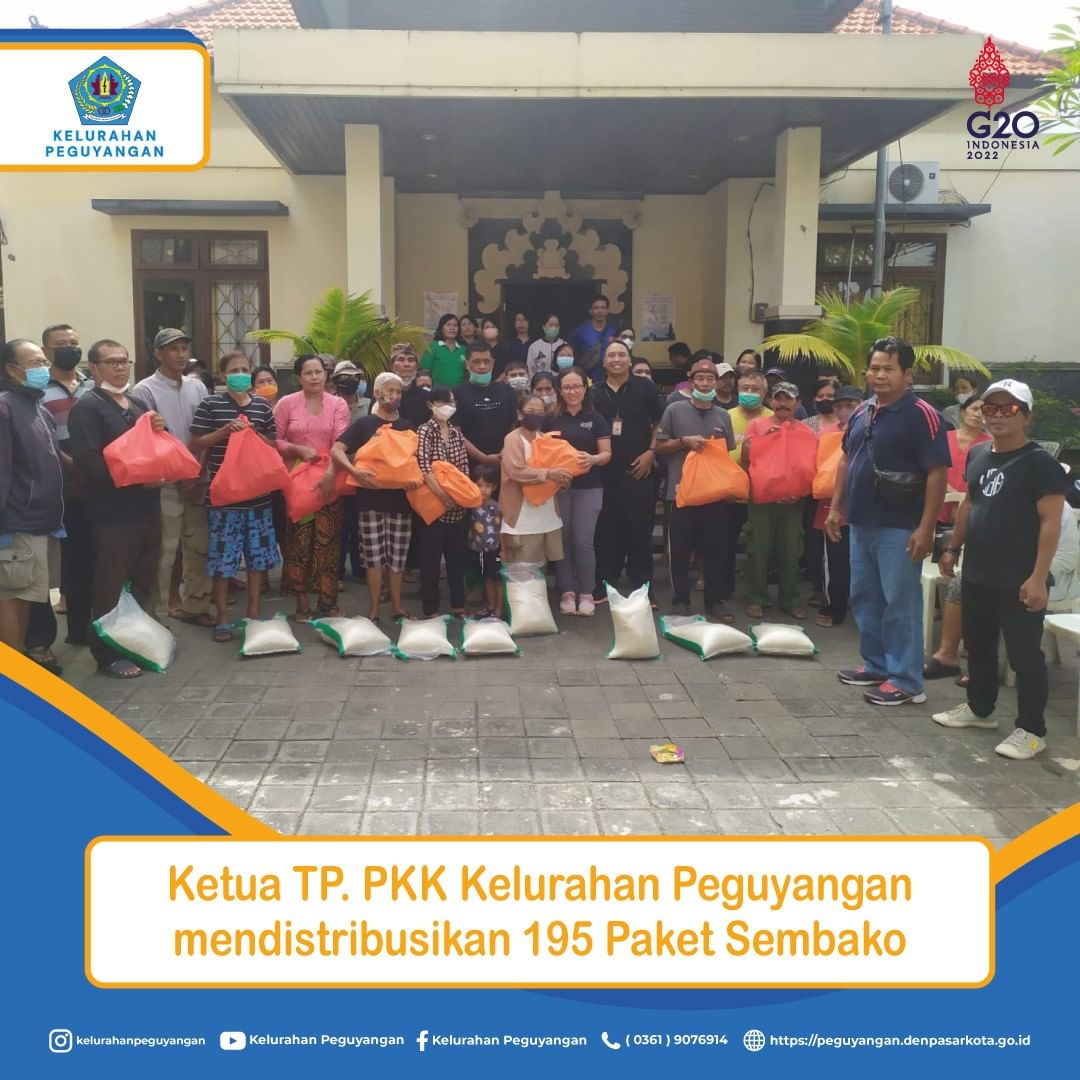 KETUA TP. PKK KELURAHAN PEGUYANGAN NY. PUTU DIAN EKAWATI ARCANA MENDISTRIBUSIKAN 195 PAKET SEMBAKO KEPADA WARGA YANG TERDAMPAK INFLASI BBM