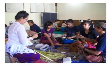 PENINGKATAN PERILAKU KEWIRAUSAHAAN REMAJA MELALUI  PELATIHAN UPAKARA