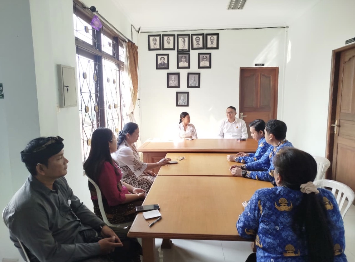 Menuju Desa/Kelurahan Sadar Demokrasi, Bawaslu Denpasar Perkuat Koordinasi dengan Lurah Peguyangan